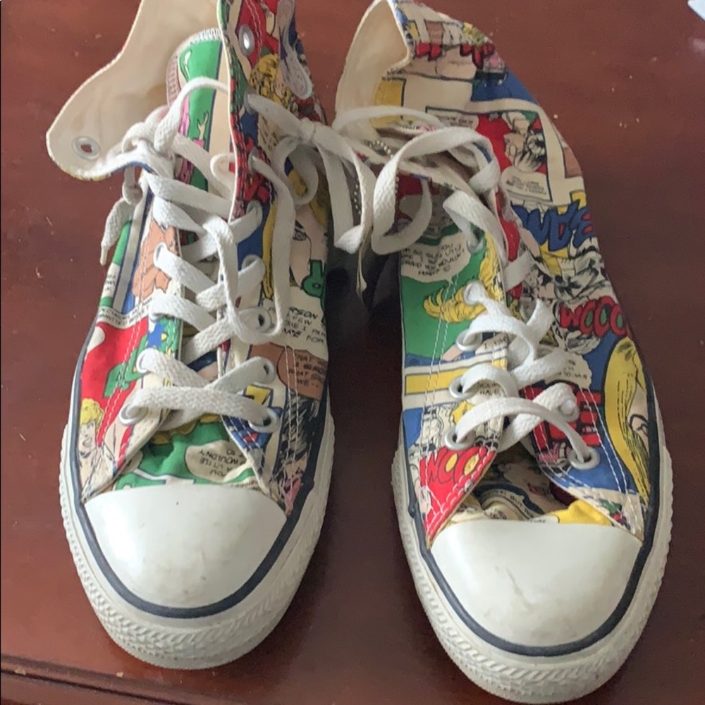Comics theme Converse men’s 9 women’s 11